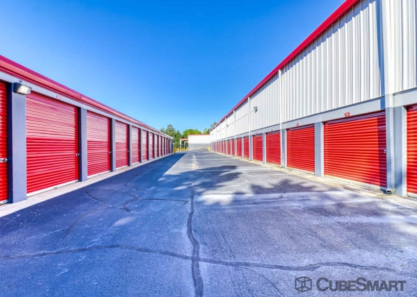 Facility photo: //images.sparefoot.com/medium/635116875fb244f406.jpg