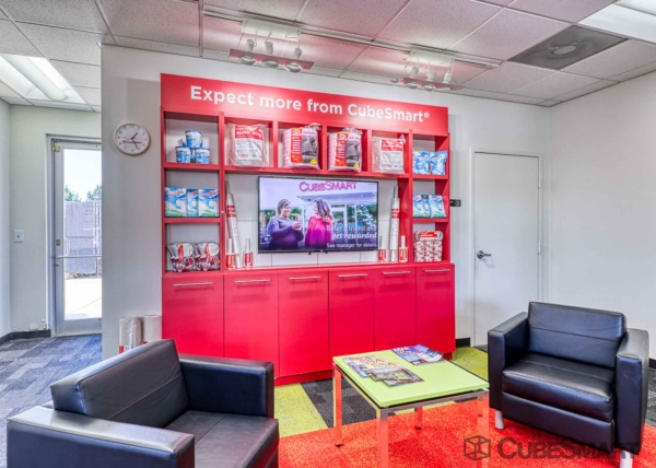 Facility photo: //images.sparefoot.com/medium/635116875fb25d0f14.jpg