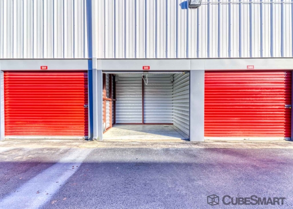 Facility photo: //images.sparefoot.com/medium/63511688c6b2cb85b4.jpg