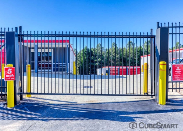 Facility photo: //images.sparefoot.com/medium/635116971e2584b047.jpg