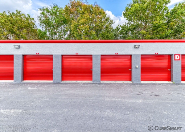 Facility photo: //images.sparefoot.com/medium/6351268945cb537587.jpg