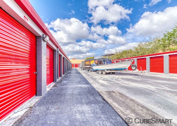 Facility photo: //images.sparefoot.com/medium/635146a1941bf0652a.jpg