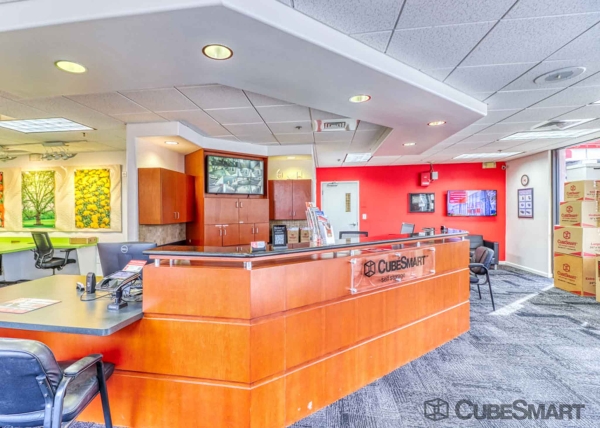 Facility photo: //images.sparefoot.com/medium/63516695e192d270d8.jpg