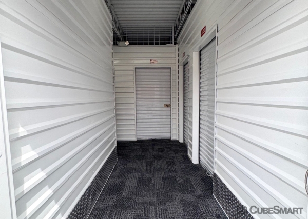 Facility photo: //images.sparefoot.com/medium/6351769e322aa78fd7.jpg