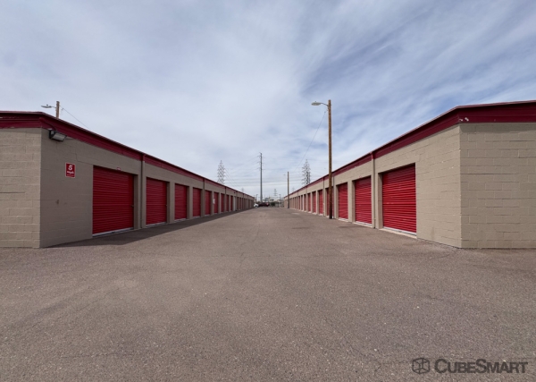 Facility photo: //images.sparefoot.com/medium/6351769fc30fd75dd1.jpg