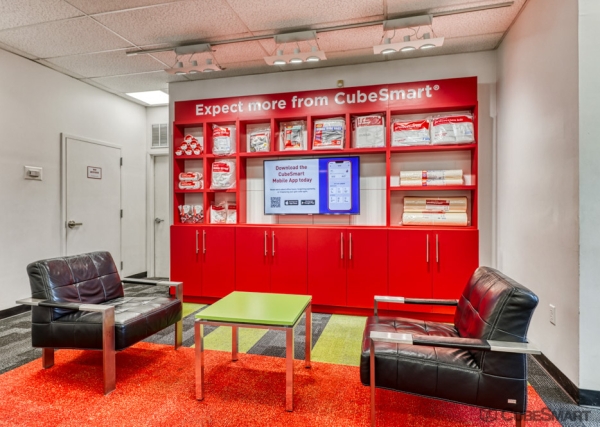 Facility photo: //images.sparefoot.com/medium/6352069145158b557e.jpg