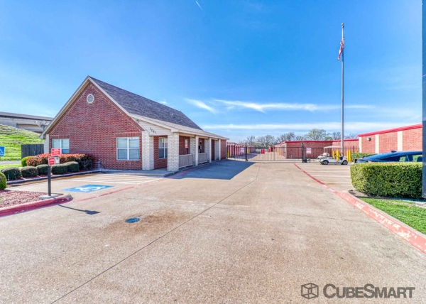 Facility photo: //images.sparefoot.com/medium/6352869de1353ea4b8.jpg