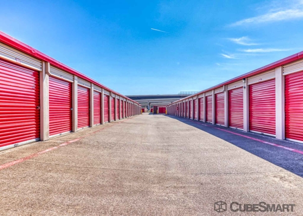 Facility photo: //images.sparefoot.com/medium/6352869e0af5c9b5fc.jpg