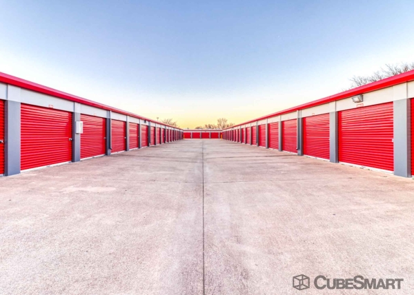 Facility photo: //images.sparefoot.com/medium/63530687f63dbab3cc.jpg