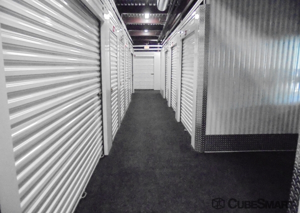 Facility photo: //images.sparefoot.com/medium/6353269f710266386c.jpg