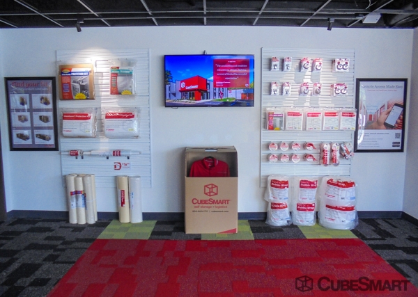 Facility photo: //images.sparefoot.com/medium/6353269fc627b3f448.jpg