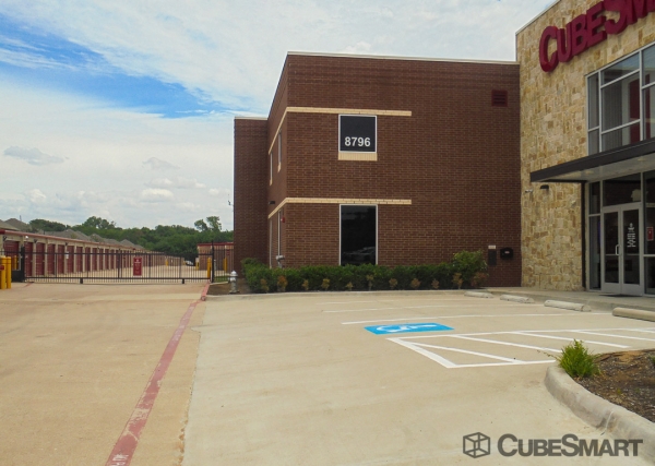 Facility photo: //images.sparefoot.com/medium/635326a1971e9a8725.jpg