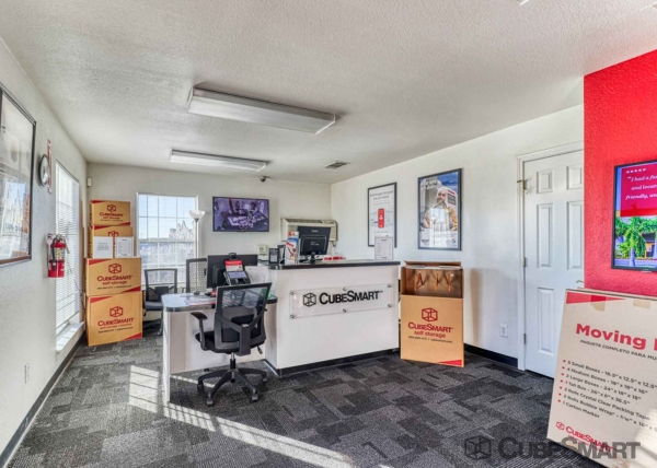 Facility photo: //images.sparefoot.com/medium/63536688b398889d60.jpg