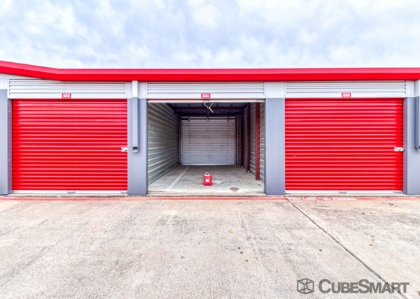 Storage Units at CubeSmart Self Storage - Fort Worth - 5637 Basswood Blvd - 5637 Basswood Blvd