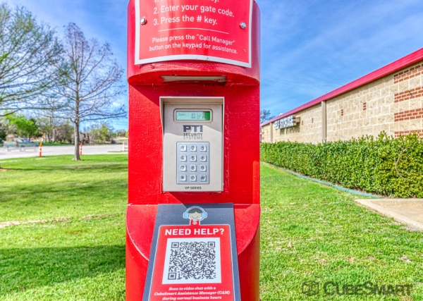 Facility photo: //images.sparefoot.com/medium/63538693bfc55a09d8.jpg