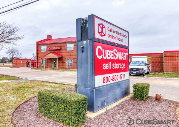 Storage Units at CubeSmart Self Storage - Garland - 2375 Arapaho Rd - 2375 Arapaho Rd