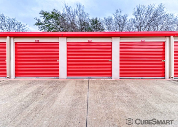 Storage Units at CubeSmart Self Storage - Garland - 2375 Arapaho Rd - 2375 Arapaho Rd