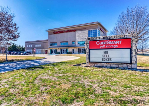 Facility photo: //images.sparefoot.com/medium/635456890715a996d1.jpg