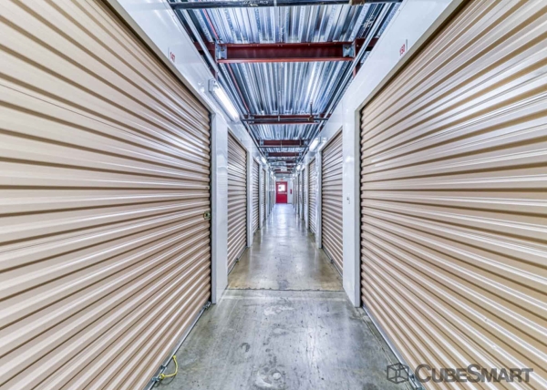 Facility photo: //images.sparefoot.com/medium/6354569fc5fee5bc94.jpg