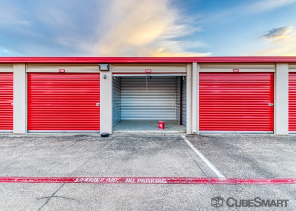 Facility photo: //images.sparefoot.com/medium/635466883591fb223c.jpg
