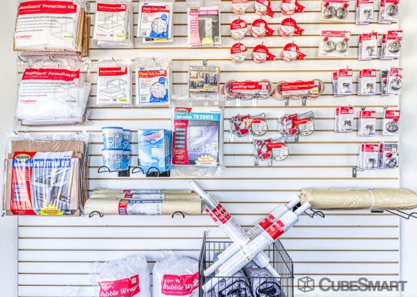 Facility photo: //images.sparefoot.com/medium/6354669fc6370e49b8.jpg