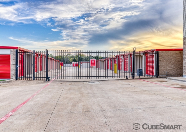 Facility photo: //images.sparefoot.com/medium/6354669fc6374bd08e.jpg