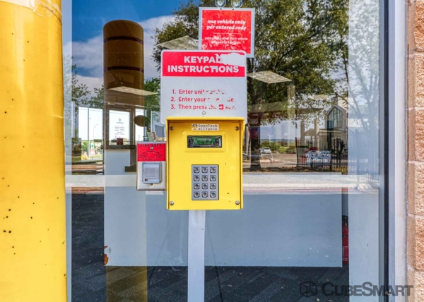 Facility photo: //images.sparefoot.com/medium/6354769e0b003b365c.jpg