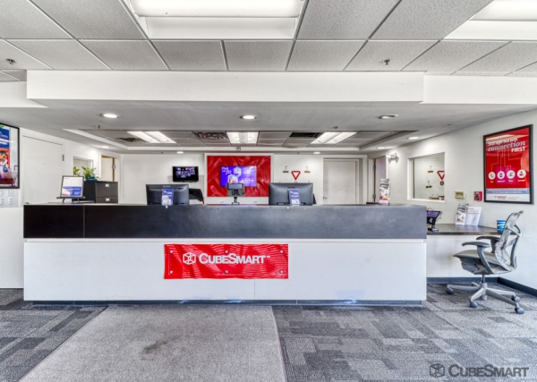 Facility photo: //images.sparefoot.com/medium/63548687f37dc320c9.jpg