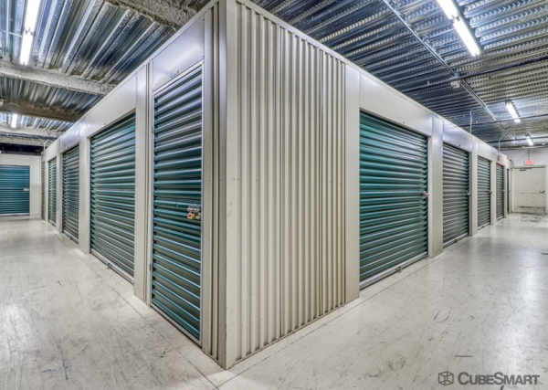 Facility photo: //images.sparefoot.com/medium/63548691ecd5d6df4f.jpg