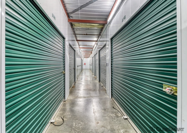 Facility photo: //images.sparefoot.com/medium/63550688c5f233d5da.jpg