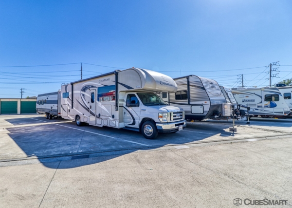 Facility photo: //images.sparefoot.com/medium/635506a339395b2f93.jpg