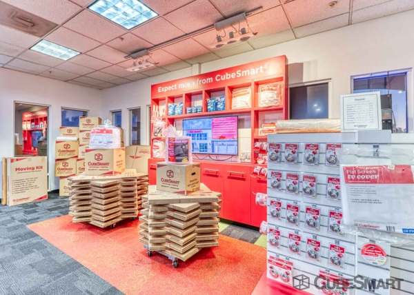 Facility photo: //images.sparefoot.com/medium/63553688c605c86d92.jpg