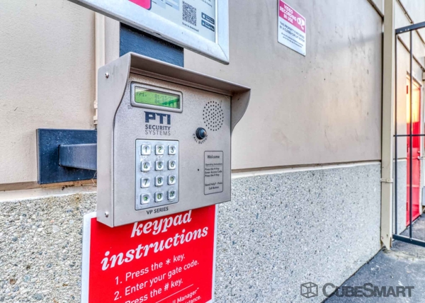 Facility photo: //images.sparefoot.com/medium/6355469030a2650bd2.jpg