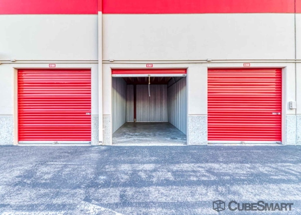 Facility photo: //images.sparefoot.com/medium/6355469fc34bd70c9c.jpg