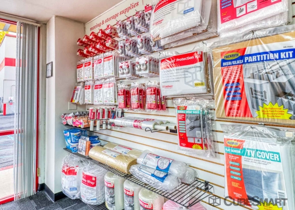 Facility photo: //images.sparefoot.com/medium/6355469fc34c094aa6.jpg