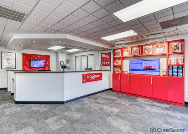 Facility photo: //images.sparefoot.com/medium/63558689485bb46d14.jpg