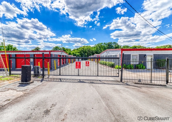 Facility photo: //images.sparefoot.com/medium/63558689485c33b699.jpg