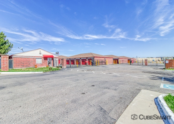 Facility photo: //images.sparefoot.com/medium/63560688c6143cbd98.jpg