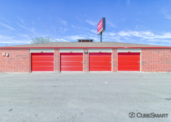 Facility photo: //images.sparefoot.com/medium/6356069e085d0014f3.jpg