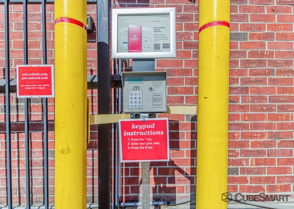 Facility photo: //images.sparefoot.com/medium/6356069e085d0f0e44.jpg