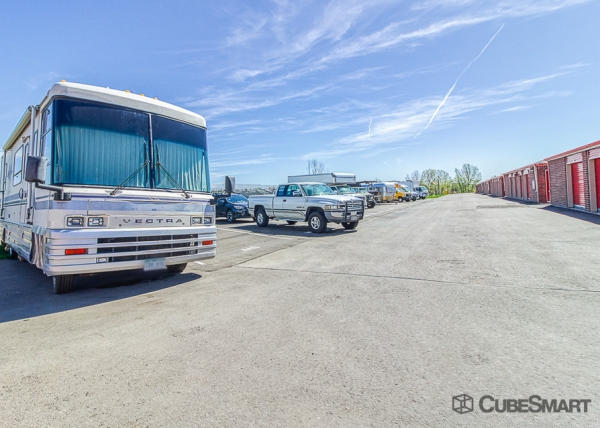 Facility photo: //images.sparefoot.com/medium/6356069f59cebac1d8.jpg