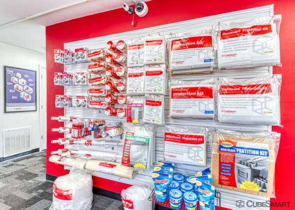 Facility photo: //images.sparefoot.com/medium/635646881e2b633f45.jpg