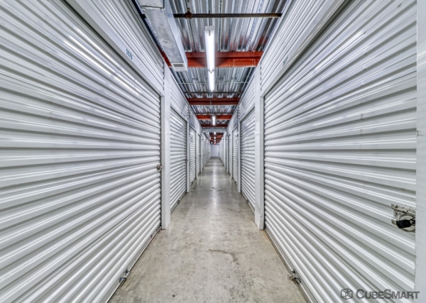 Facility photo: //images.sparefoot.com/medium/635646881e2b778d69.jpg