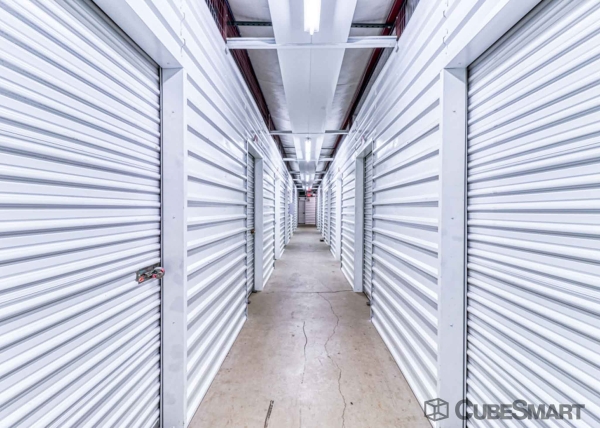 Facility photo: //images.sparefoot.com/medium/63565688c8036b7581.jpg