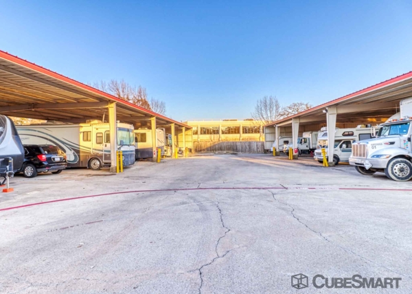 Facility photo: //images.sparefoot.com/medium/6356568932d6a51d39.jpg
