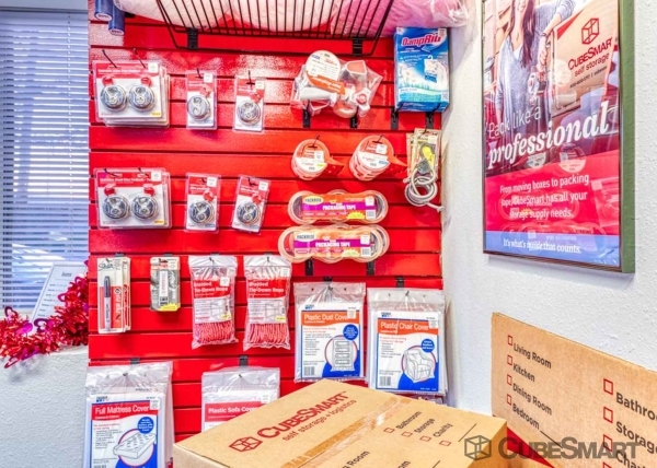 Facility photo: //images.sparefoot.com/medium/63565695f8bb138a7b.jpg