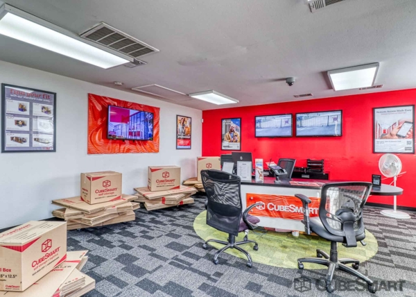 Facility photo: //images.sparefoot.com/medium/635666880a32add240.jpg