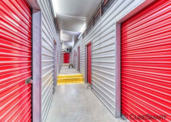 Facility photo: //images.sparefoot.com/medium/63566688353a07230a.jpg