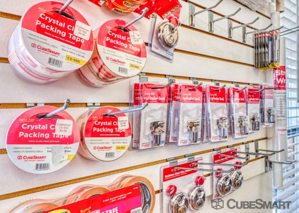 Facility photo: //images.sparefoot.com/medium/63567691efacc0f07e.jpg