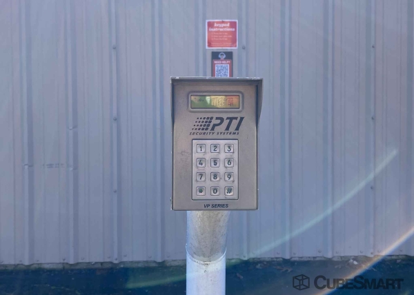 Facility photo: //images.sparefoot.com/medium/63568695f7730e6435.jpg